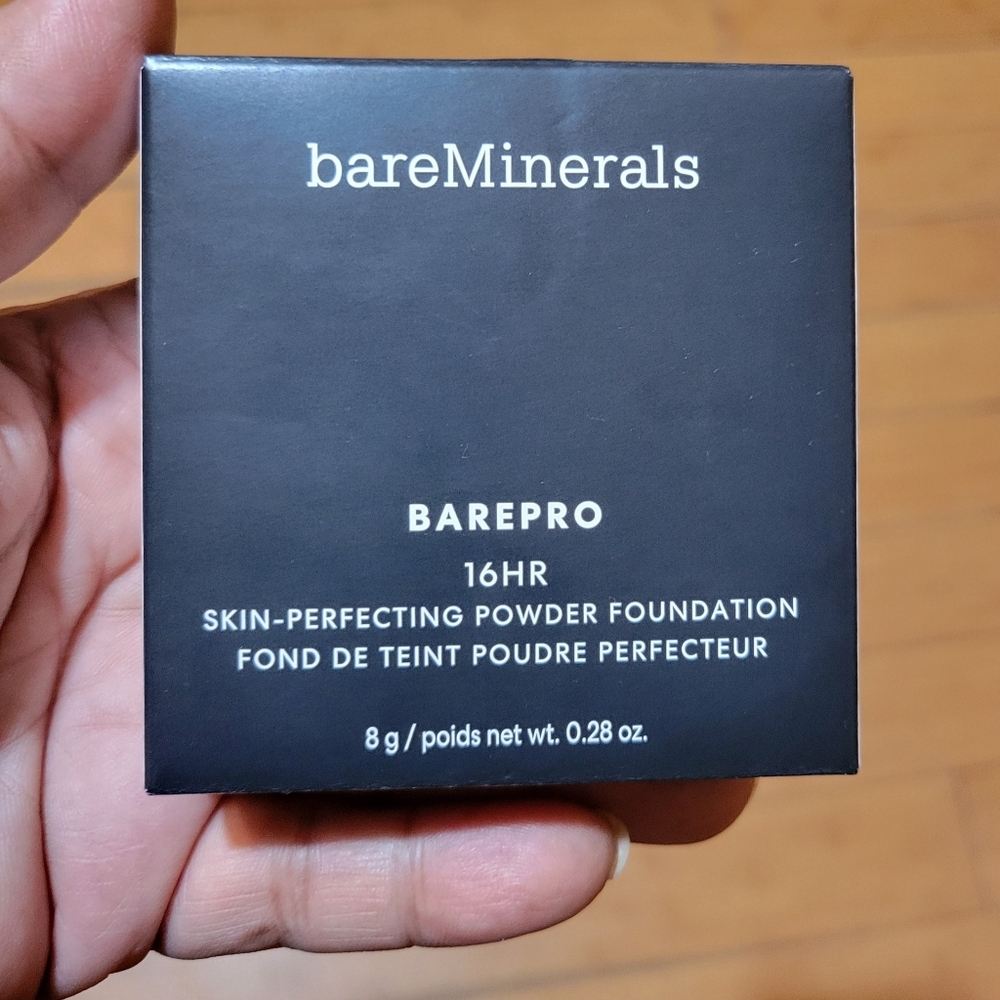 BareMinerals BAREPRO® 16HR Skin-Perfecting Powder Foundation Lt 20 Warm